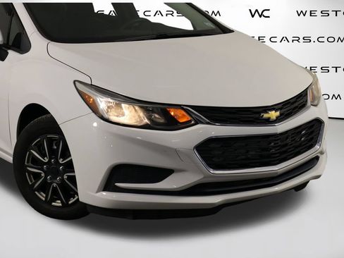 Used 2017 Chevrolet Cruze LS FWD image 41