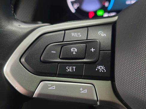 Used 2024 Volkswagen Atlas Cross Sport SEL Premium R-Line image 42