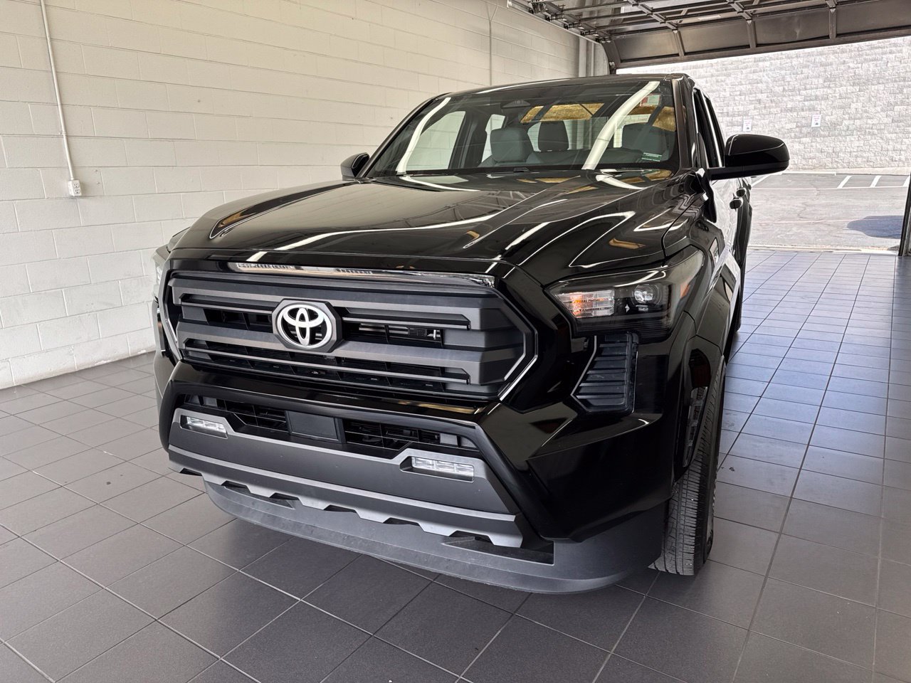 Used 2024 Toyota Tacoma SR5 AWD/4WD image 3