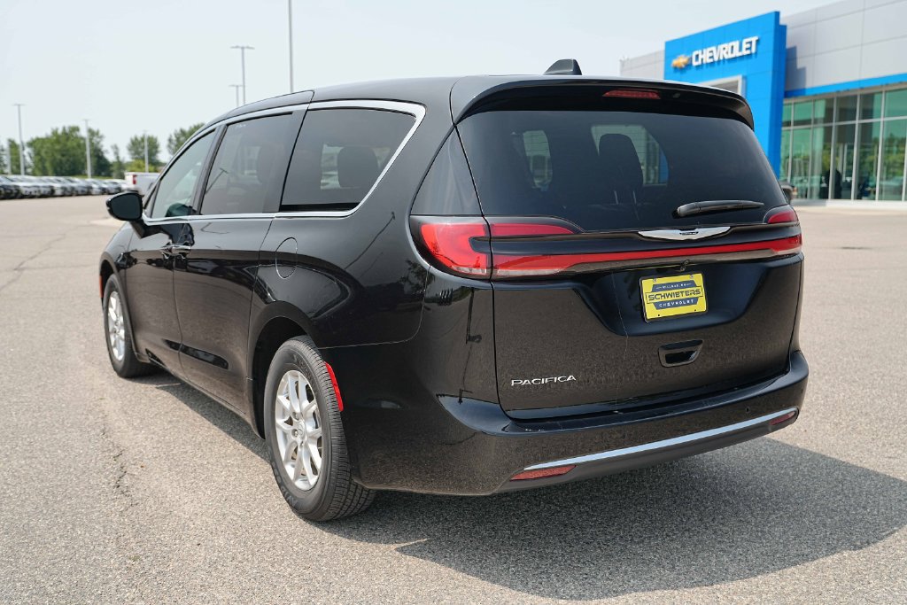 Used 2026 Chrysler Pacifica Select FWD image 9