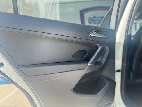 Used 2018 Volkswagen Tiguan SEL Premium image 46