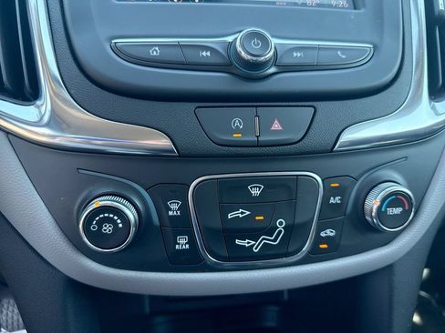 Used 2024 Chevrolet Equinox LS w/ LS Convenience Package FWD image 11