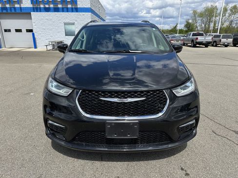 Used 2022 Chrysler Pacifica Touring-L FWD image 11