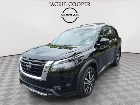 Certified 2025 Nissan Pathfinder Platinum FWD image 1