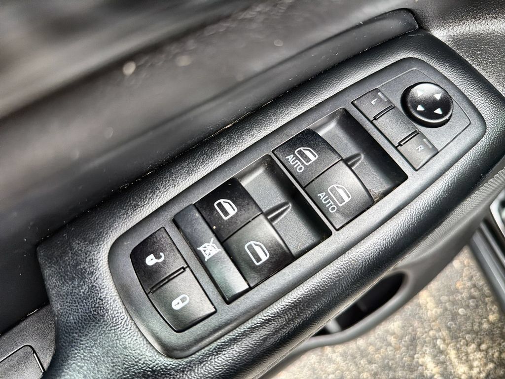 Used 2020 Jeep Grand Cherokee Laredo w/ Security & Convenience Group AWD/4WD image 15
