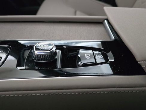 New 2026 Volvo XC90 T8 Plus w/ Protection Package Premier AWD/4WD image 34