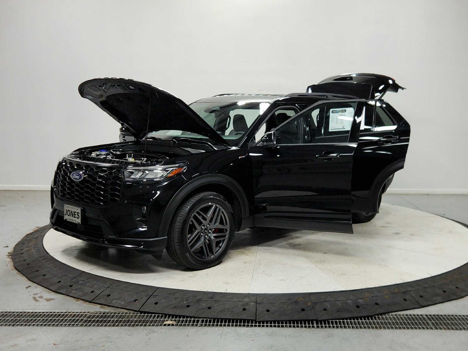 Used 2025 Ford Explorer ST-Line w/ ST-Line Street Pack AWD/4WD image 12