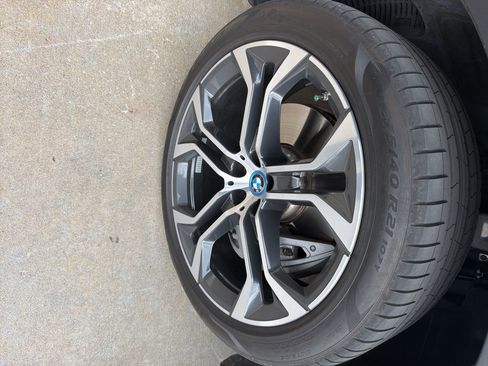 Used 2025 BMW X5 xDrive50e w/ Parking Assistance Package image 2