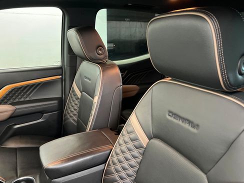 Used 2023 GMC Canyon Denali AWD/4WD image 18