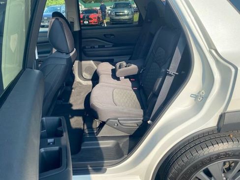Used 2024 Nissan Pathfinder SV FWD image 13