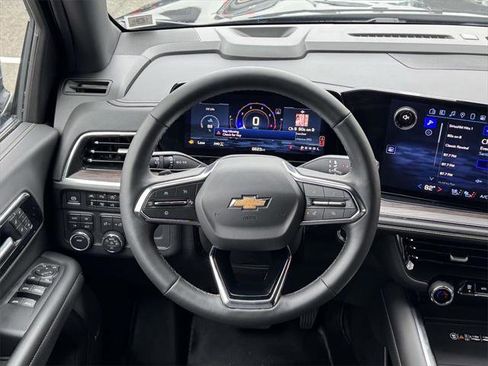 Used 2025 Chevrolet Suburban Premier image 14