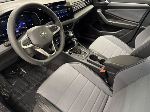 New 2026 Volkswagen Jetta SE image 9