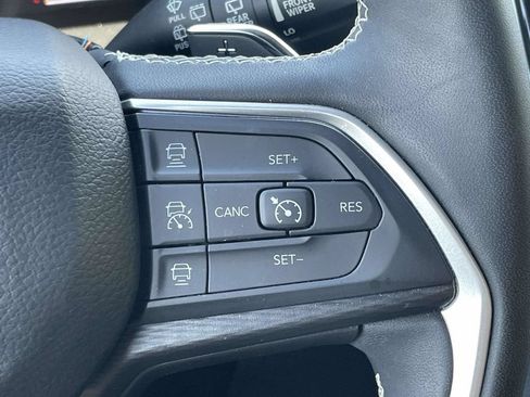 Used 2023 Jeep Grand Cherokee L Laredo AWD/4WD image 32