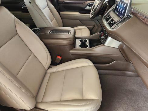 Used 2021 Chevrolet Tahoe LT w/ Luxury Package RWD image 15
