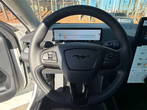 Used 2022 Ford Mustang Mach-E Select image 22