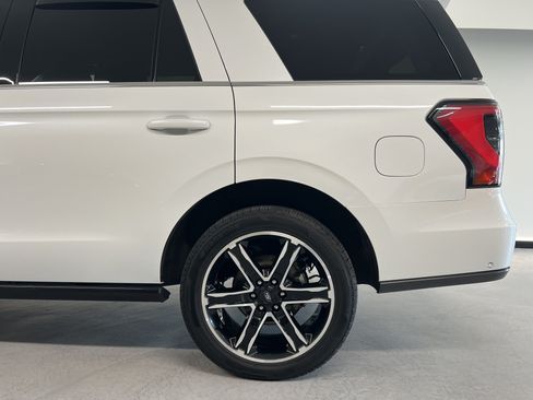 Used 2020 Ford Expedition Limited w/ Equipment Group 303A AWD/4WD image 9