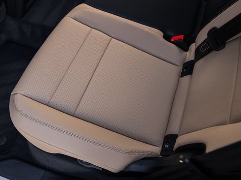 Certified 2026 Porsche Cayenne AWD/4WD image 32
