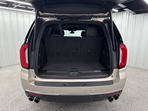 Used 2021 GMC Yukon Denali w/ Denali Premium Package AWD/4WD image 8