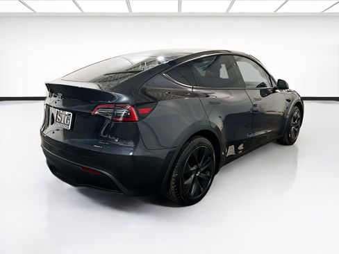 Used 2024 Tesla Model Y Long Range RWD image 4