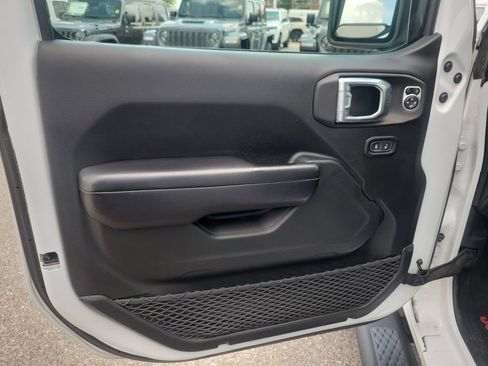 Used 2020 Jeep Gladiator Sport w/ Quick Order Package 24S AWD/4WD image 16