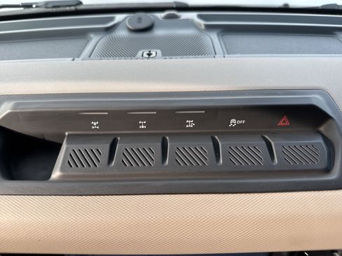 Used 2023 Ford Bronco Wildtrak image 25