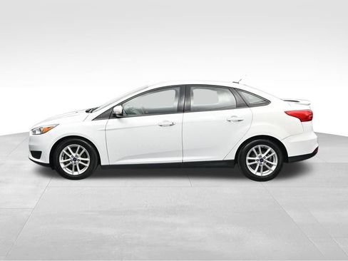 Used 2016 Ford Focus SE FWD image 2