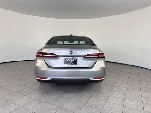 Certified 2025 BMW 530i RWD image 10