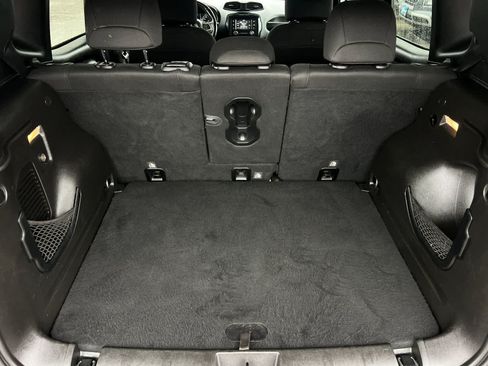 Used 2017 Jeep Renegade Latitude w/ Popular Equipment Group AWD/4WD image 16