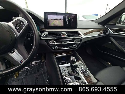 Used 2022 BMW 530e xDrive w/ Premium Package image 15