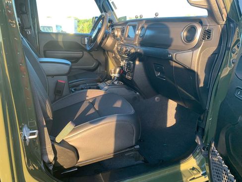 Used 2023 Jeep Gladiator Sport image 10