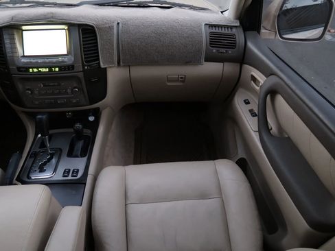 Used 2003 Toyota Land Cruiser image 24