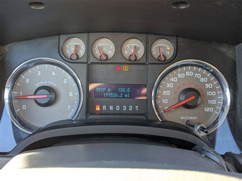 Used 2010 Ford F150 XLT image 11