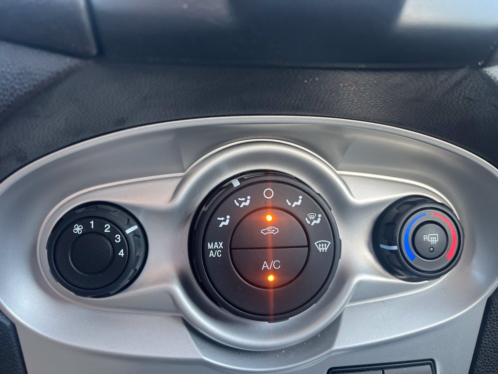 Used 2018 Ford Fiesta SE FWD image 19