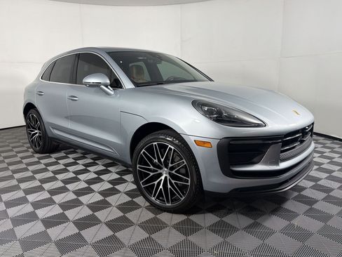 Certified 2026 Porsche Macan AWD/4WD image 7