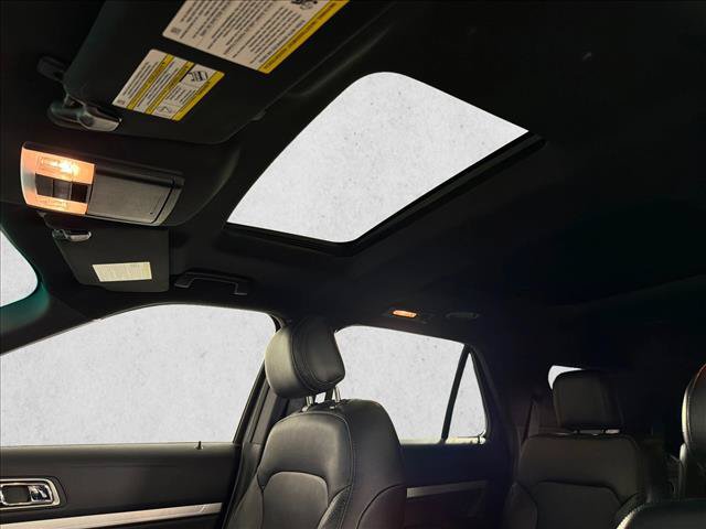 Used 2016 Ford Explorer XLT w/ Equipment Group 202A FWD image 2