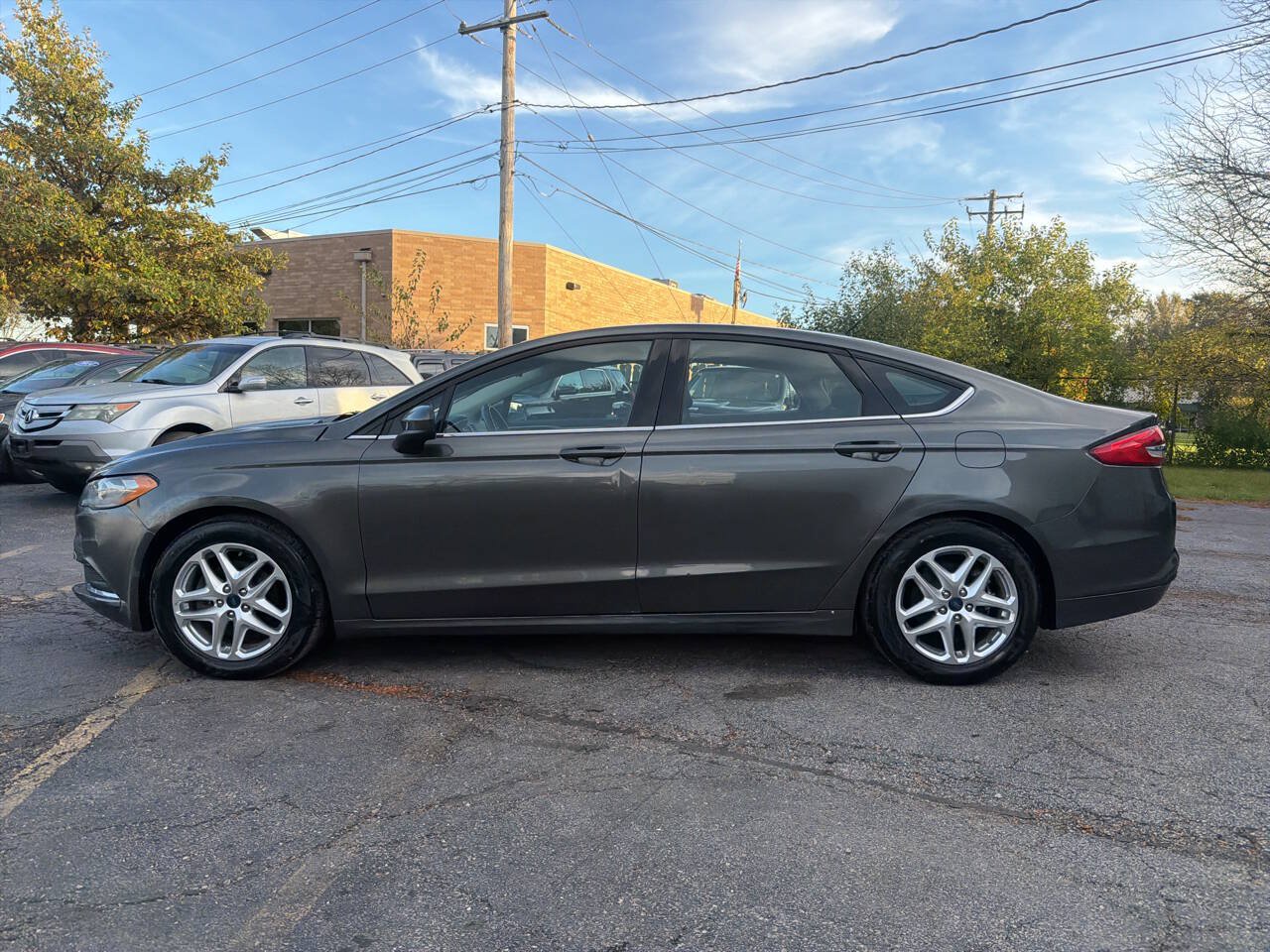 Used 2017 Ford Fusion SE FWD image 3