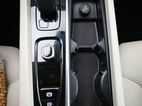 Used 2024 Volvo XC60 B5 Plus image 11