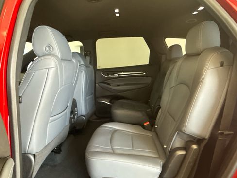 Used 2023 Buick Enclave Essence image 10