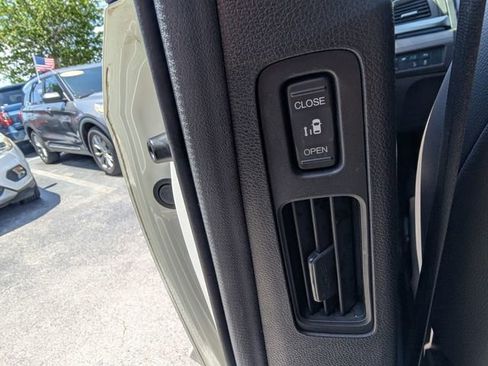 Used 2019 Honda Odyssey Elite image 16
