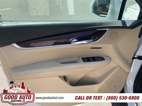 Used 2017 Cadillac XT5 Premium Luxury w/ LPO, Wheel Lock Package AWD/4WD image 5