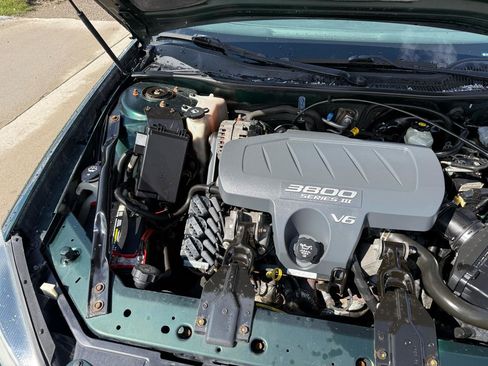 Used 2004 Pontiac Grand Prix GT2 w/ Leather Trim Pkg image 26