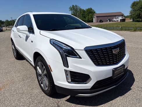 Used 2024 Cadillac XT5 Premium Luxury FWD image 2