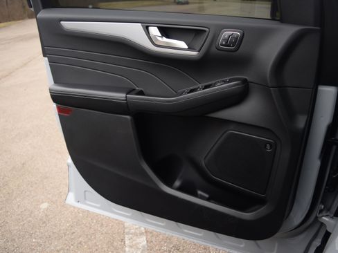 Used 2025 Ford Escape Platinum w/ Premium Technology Package image 18