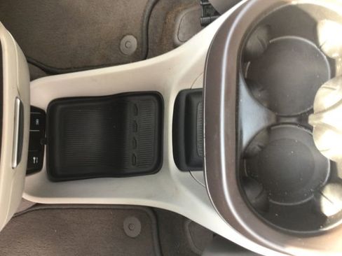Used 2017 Chrysler Pacifica Touring-L FWD image 38