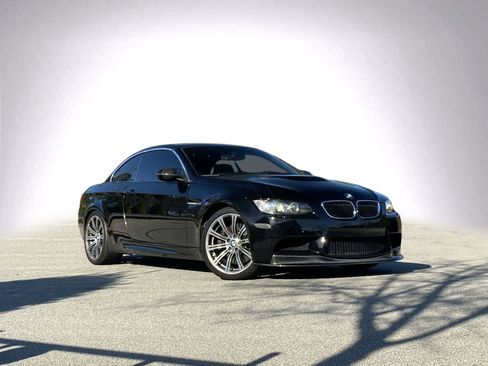 Used 2011 BMW M3 Convertible image 2