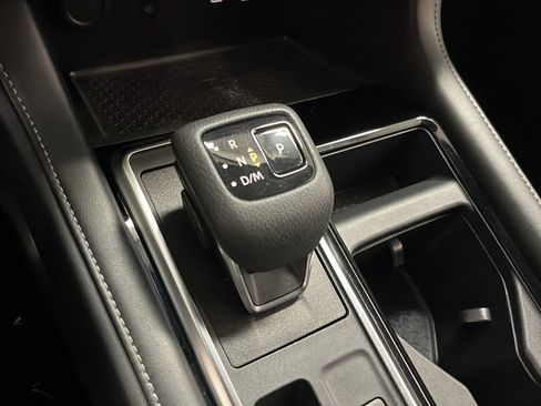 Used 2023 Nissan Pathfinder SL AWD/4WD image 18