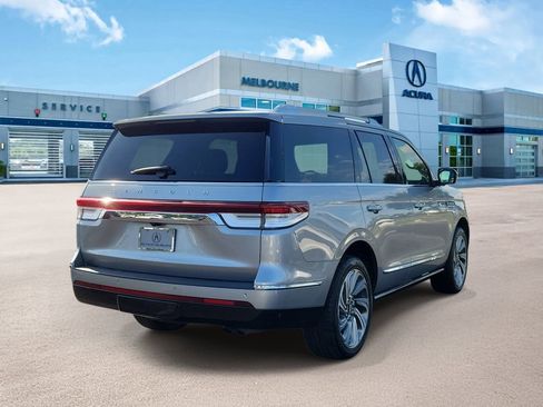 Used 2022 Lincoln Navigator Reserve RWD image 6