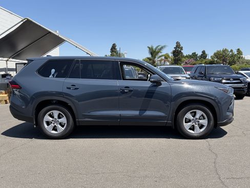 Certified 2025 Toyota Grand Highlander FWD image 2