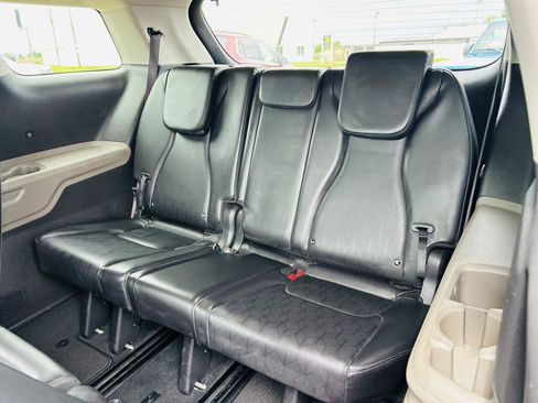 Used 2025 Kia Carnival FWD image 25