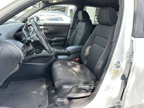 Used 2025 Honda HR-V Sport image 3